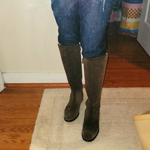 Ferragamo suede boots 👢 😍 - Picture 8 of 10